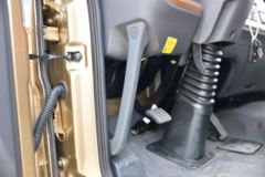 福田 奥铃大黄蜂 皇宫版 245马力 6.8米排半仓栅式载货车(国六)(BJ5186CCYLPFK-AD1)