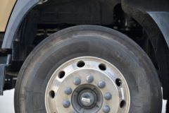 福田 奥铃大黄蜂 皇宫版 245马力 6.8米排半仓栅式载货车(国六)(BJ5186CCYLPFK-AD1)