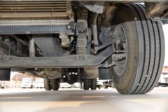 福田 奥铃大黄蜂 皇宫版 245马力 6.8米排半仓栅式载货车(国六)(BJ5186CCYLPFK-AD1)