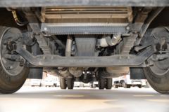福田 奥铃大黄蜂 皇宫版 245马力 6.8米排半仓栅式载货车(国六)(BJ5186CCYLPFK-AD1)