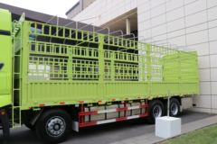 一汽解放 J7重卡 460马力 8X4 9.5米仓栅式载货车(国六)(CA5310XXYP77K24T4E6)