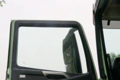 一汽解放 J7重卡 560马力 8X4 9.4米AMT自动挡厢式载货车(国六)(CA5310XXYP77K24T4E6)