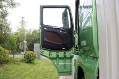 一汽解放 J7重卡 560马力 8X4 9.4米AMT自动挡厢式载货车(国六)(CA5310XXYP77K24T4E6)