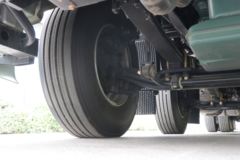 一汽解放 J7重卡 560马力 8X4 9.4米AMT自动挡厢式载货车(国六)(CA5310XXYP77K24T4E6)