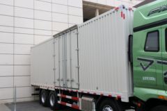 一汽解放 J7重卡 560马力 8X4 9.4米AMT自动挡厢式载货车(国六)(CA5310XXYP77K24T4E6)