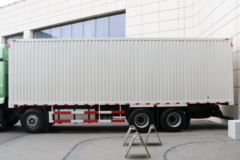一汽解放 J7重卡 560马力 8X4 9.4米AMT自动挡厢式载货车(国六)(CA5310XXYP77K24T4E6)