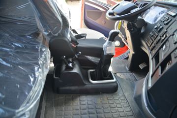 �й����� HOWO T7H�ؿ� 480���� 6X4ǣ����(����12��)(ZZ4257V324HE1B)ͼƬ