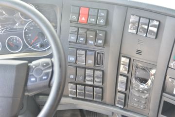 �й����� HOWO T7H�ؿ� 480���� 6X4ǣ����(����12��)(ZZ4257V324HE1B)ͼƬ