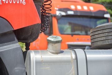 �й����� HOWO T7H�ؿ� 480���� 6X4ǣ����(����12��)(ZZ4257V324HE1B)ͼƬ