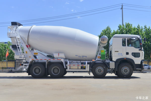 中国重汽 HOWO TX 31T 8X4 换电式纯电动混凝土搅拌车(ZZ1317V346GZ1SEV)282kWh