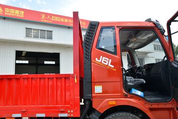 һ����� J6L�п� ��ֵ�� 180���� 4X2 6.2�������ػ���ͼƬ