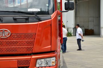 һ����� J6L�п� ��ֵ�� 180���� 4X2 6.2�������ػ���ͼƬ