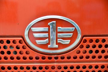һ����� J6L�п� ��ֵ�� 180���� 4X2 6.2�������ػ���ͼƬ
