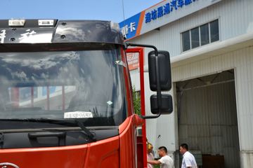 һ����� J6L�п� ��ֵ�� 180���� 4X2 6.2�������ػ���ͼƬ