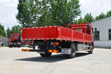һ����� J6L�п� ��ֵ�� 180���� 4X2 6.2�������ػ���ͼƬ