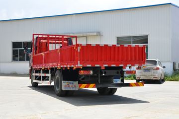 һ����� J6L�п� ��ֵ�� 180���� 4X2 6.2�������ػ���ͼƬ