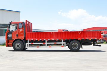 һ����� J6L�п� ��ֵ�� 180���� 4X2 6.2�������ػ���ͼƬ