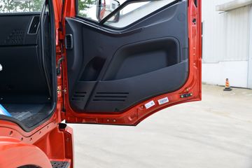 һ����� J6L�п� ��ֵ�� 180���� 4X2 6.2�������ػ���ͼƬ