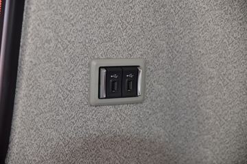 һ����� J6L�п� ��ֵ�� 180���� 4X2 6.2�������ػ���ͼƬ