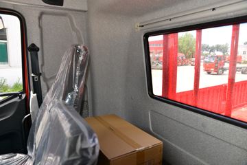 һ����� J6L�п� ��ֵ�� 180���� 4X2 6.2�������ػ���ͼƬ