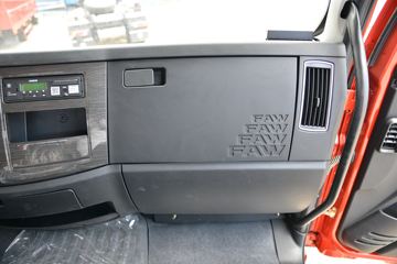 һ����� J6L�п� ��ֵ�� 180���� 4X2 6.2�������ػ���ͼƬ