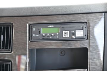 һ����� J6L�п� ��ֵ�� 180���� 4X2 6.2�������ػ���ͼƬ