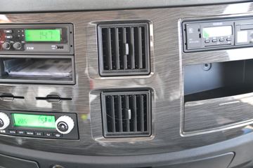 һ����� J6L�п� ��ֵ�� 180���� 4X2 6.2�������ػ���ͼƬ