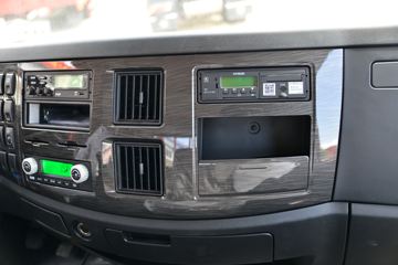 һ����� J6L�п� ��ֵ�� 180���� 4X2 6.2�������ػ���ͼƬ
