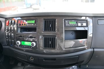 һ����� J6L�п� ��ֵ�� 180���� 4X2 6.2�������ػ���ͼƬ