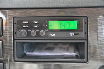 һ����� J6L�п� ��ֵ�� 180���� 4X2 6.2�������ػ���ͼƬ