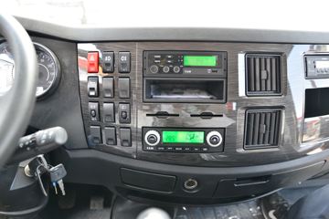 һ����� J6L�п� ��ֵ�� 180���� 4X2 6.2�������ػ���ͼƬ