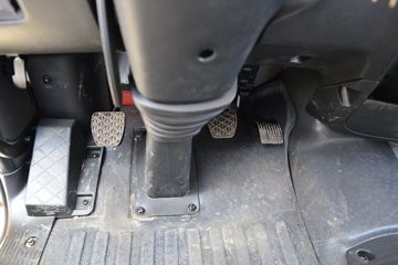 һ����� J6L�п� ��ֵ�� 180���� 4X2 6.2�������ػ���ͼƬ