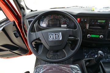 һ����� J6L�п� ��ֵ�� 180���� 4X2 6.2�������ػ���ͼƬ