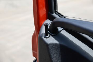һ����� J6L�п� ��ֵ�� 180���� 4X2 6.2�������ػ���ͼƬ