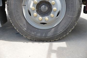 һ����� J6L�п� ��ֵ�� 180���� 4X2 6.2�������ػ���ͼƬ