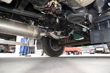 һ����� J6L�п� ��ֵ�� 180���� 4X2 6.2�������ػ���ͼƬ