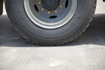 һ����� J6L�п� ��ֵ�� 180���� 4X2 6.2�������ػ���ͼƬ