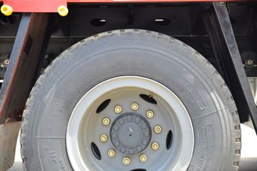 һ����� J6L�п� ��ֵ�� 180���� 4X2 6.2�������ػ���ͼƬ