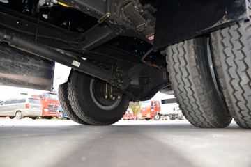 һ����� J6L�п� ��ֵ�� 180���� 4X2 6.2�������ػ���ͼƬ