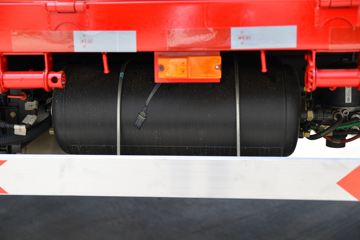 һ����� J6L�п� ��ֵ�� 180���� 4X2 6.2�������ػ���ͼƬ