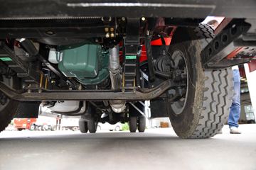 һ����� J6L�п� ��ֵ�� 180���� 4X2 6.2�������ػ���ͼƬ