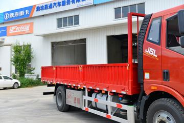 һ����� J6L�п� ��ֵ�� 180���� 4X2 6.2�������ػ���ͼƬ