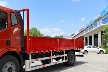 һ����� J6L�п� ��ֵ�� 180���� 4X2 6.2�������ػ���ͼƬ