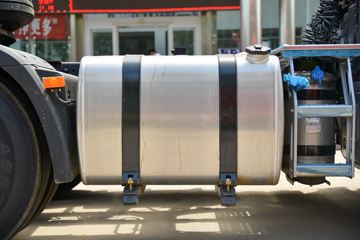 һ����� J6P�ؿ� �ʻݰ�2.0? 460���� 6X4 ǣ����(CA4250P66K24T1E5)ͼƬ