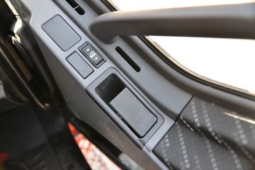 һ����� J6P�ؿ� �ʻݰ�2.0? 460���� 6X4 ǣ����(CA4250P66K24T1E5)ͼƬ