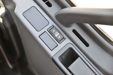 һ����� J6P�ؿ� �ʻݰ�2.0? 460���� 6X4 ǣ����(CA4250P66K24T1E5)ͼƬ