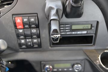 һ����� J6P�ؿ� �ʻݰ�2.0? 460���� 6X4 ǣ����(CA4250P66K24T1E5)ͼƬ