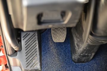 һ����� J6P�ؿ� �ʻݰ�2.0? 460���� 6X4 ǣ����(CA4250P66K24T1E5)ͼƬ