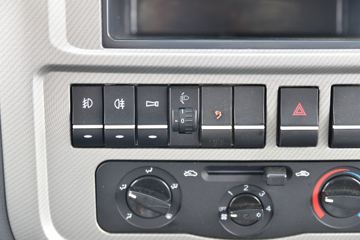 �й�����HOWO ͳ˧ 110���� 3.65���Ű������ῨͼƬ