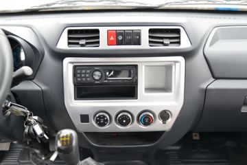 ���� С����W17 102���� 4X2 3.3����ж��(EQ3040S6BDB)ͼƬ